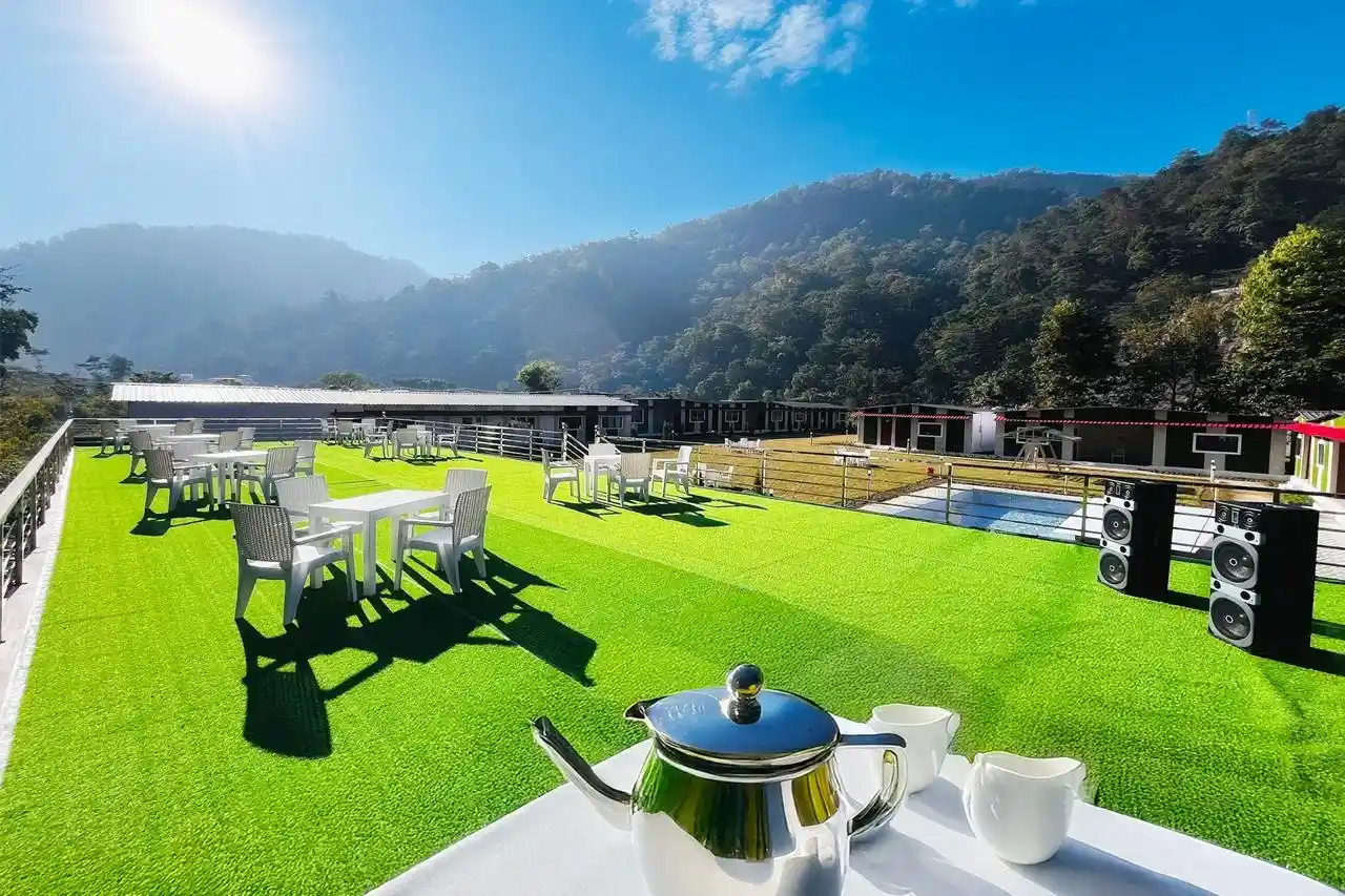Adventure resort RS01 with riverside view and open lawn in Rishikesh