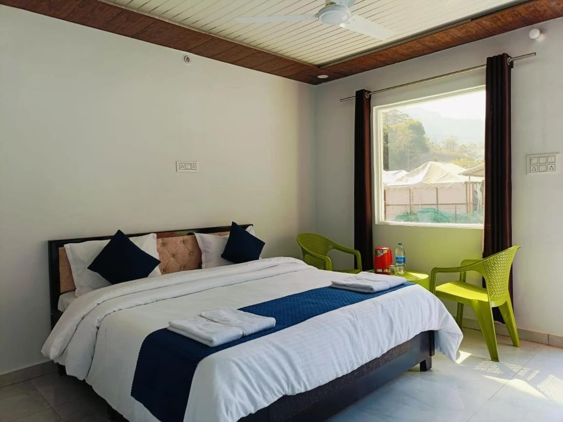 Modern deluxe room with king bed and seating area at RS03 resort