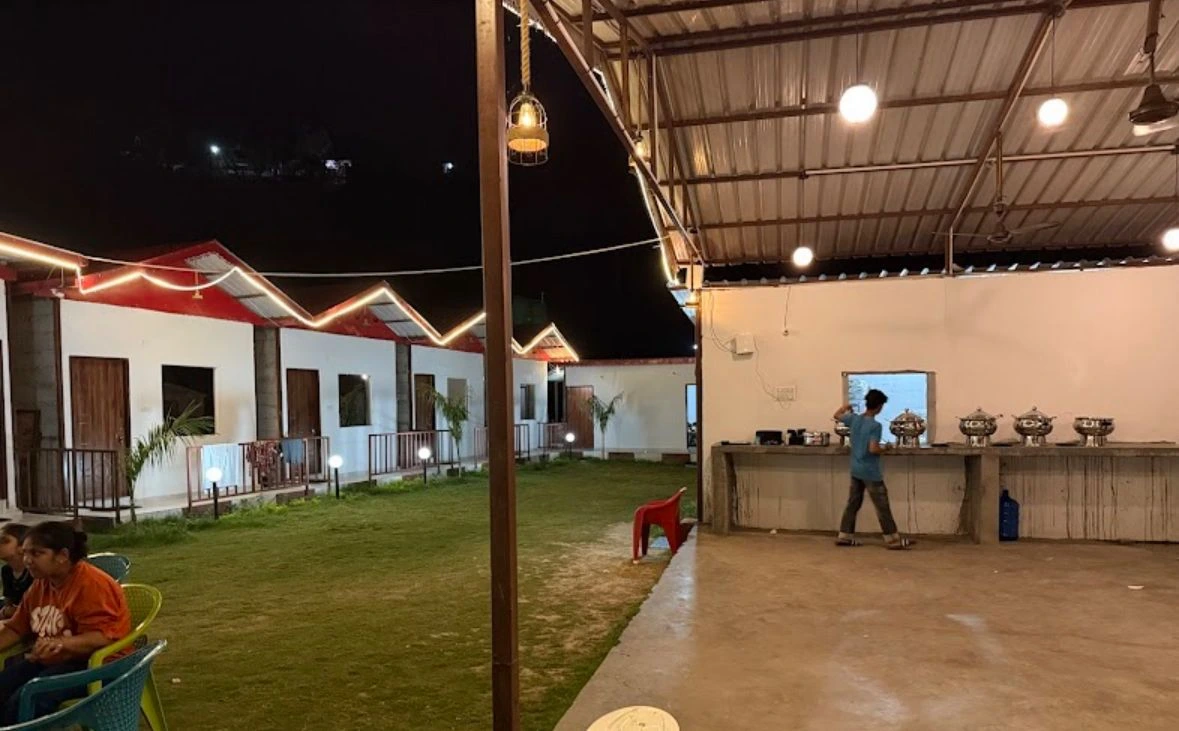 Evening dining and buffet area with cottage stay at RS03 resort