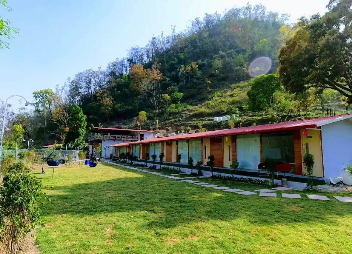 RS09 riverside lawn and mountain view resort stay in Rishikesh